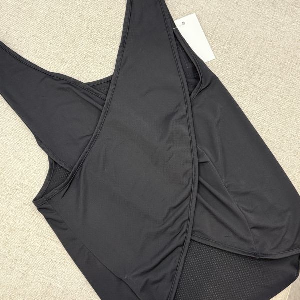 黑色透氣網眼交叉運動背心 女上衣 / 二手女裝 / 穿搭