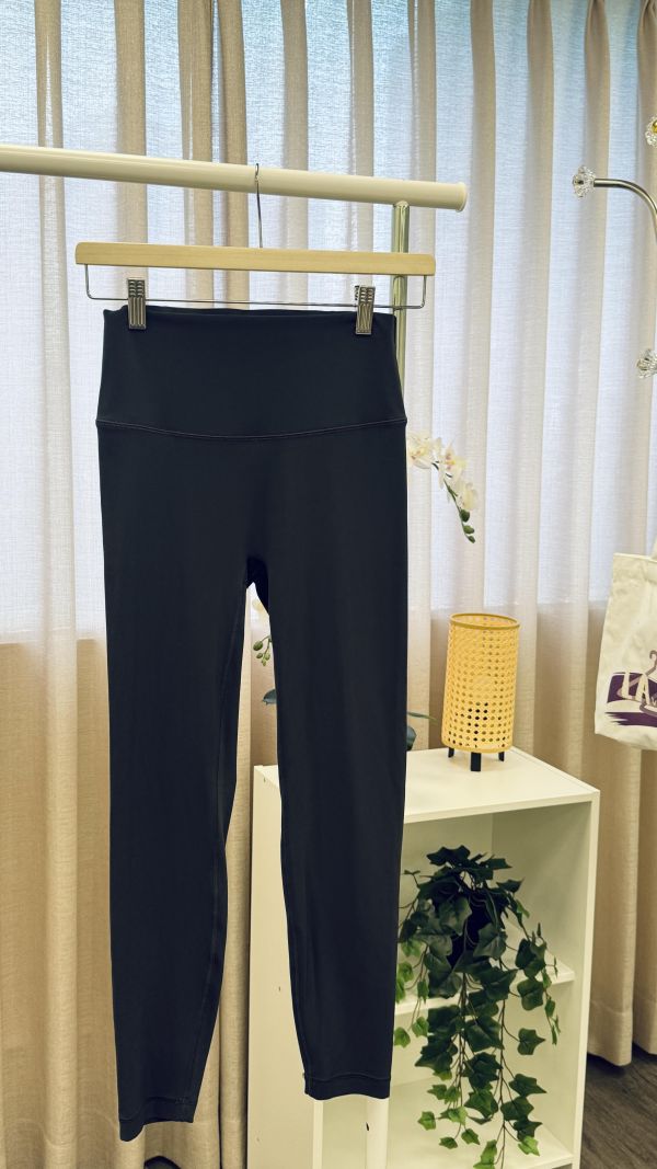 鐵灰色瑜珈褲 二手女裙褲,長裙,短裙,長褲,短褲,穿搭推薦,高CP服飾,洋裝,吊帶褲,吊帶裙 適合日常 /運動/瑜珈/健身/皮拉提斯