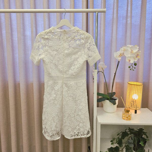 白簍空蕾絲短袖洋裝 二手女裙褲 / 長裙短裙 / 長褲短褲 / 穿搭推薦 / 高CP服飾