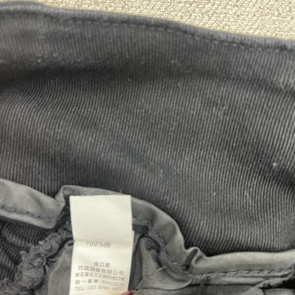 高腰A字黑褲 二手女裙褲,短褲,穿搭推薦,高CP服飾,熱褲,高腰短褲,黑色短褲,夏日穿搭,日常穿搭,休閒服飾,美式街頭風,抽繩設計