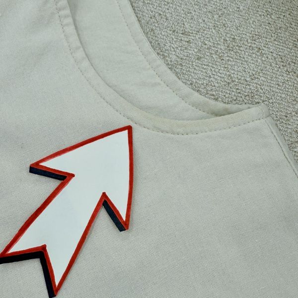 米白色小清新外搭背心 女上衣 / 二手女裝 / 穿搭/貼身 /合身 /無袖/韓系簡約寬鬆風 / 溫柔氣質風 /背心