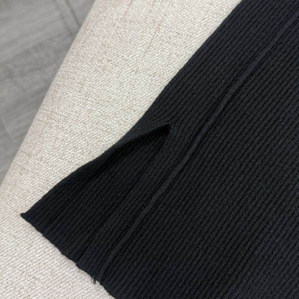 黑色燈芯絨休閒長褲 二手女裙褲,長裙,短裙,長褲,短褲,穿搭推薦,高CP服飾,洋裝,吊帶褲,吊帶裙 燈芯絨 開岔