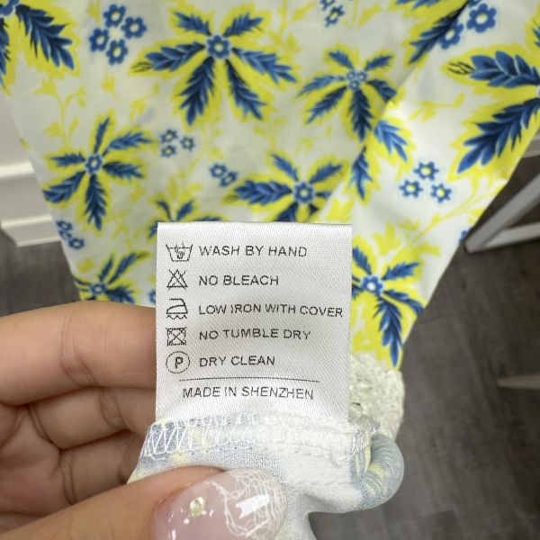 白色印花連身裙 女上衣,二手女裝,穿搭,上衣,外套,襯衫