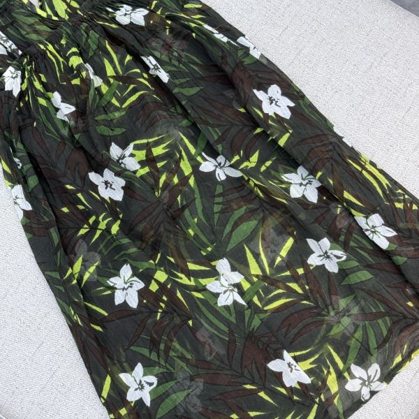 碎花綠吊帶連衣短裙 二手女裙 / 短裙/ 穿搭推薦 / 高CP服飾/吊帶裙/短洋裝/度假/夏日/出遊/碎花