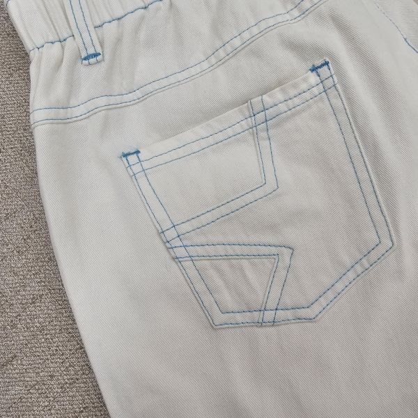 白色藍車線小鬍子logo短褲 二手女裙褲 / 長褲短褲 / 穿搭推薦 / 高CP服飾