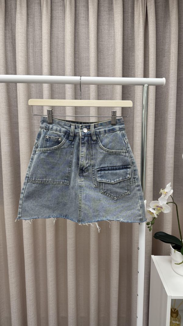 百搭牛仔A字裙 二手女裙褲,長裙,短裙,長褲,短褲,穿搭推薦,高CP服飾,洋裝,吊帶褲,吊帶裙 A字裙 牛仔裙