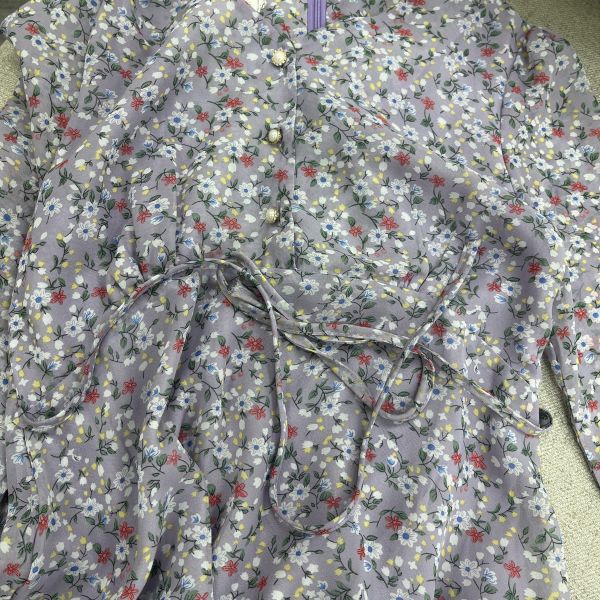 紫色碎花洋裝 二手女裙,長裙,短裙,穿搭推薦,高CP服飾,洋裝,約會穿搭,氣質穿搭,出遊穿搭,氣質長裙,紫色長裙,碎花裙