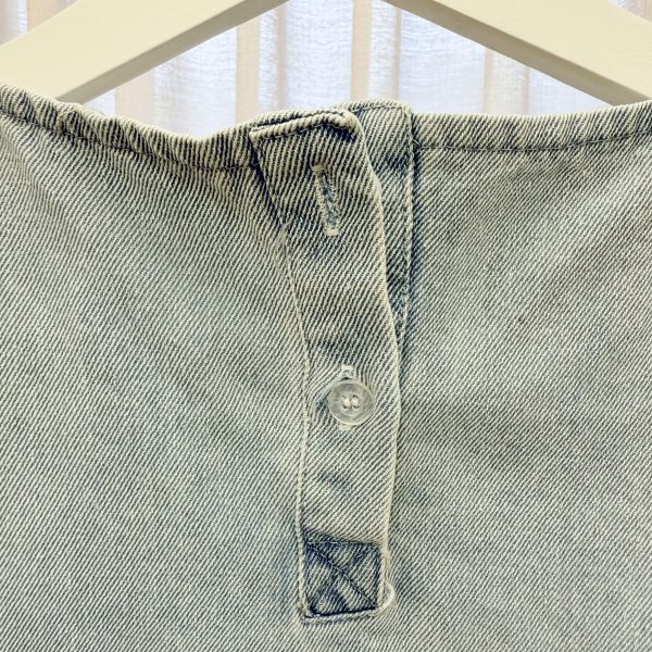 小清新牛仔吊帶裙 二手女裙褲 / 長裙短裙 / 長褲短褲 / 穿搭推薦 / 高CP服飾/慵懶隨性風/貼身 /合身/短版 / 韓系簡約寬鬆風 / 甜美減齡少女風/吊帶褲