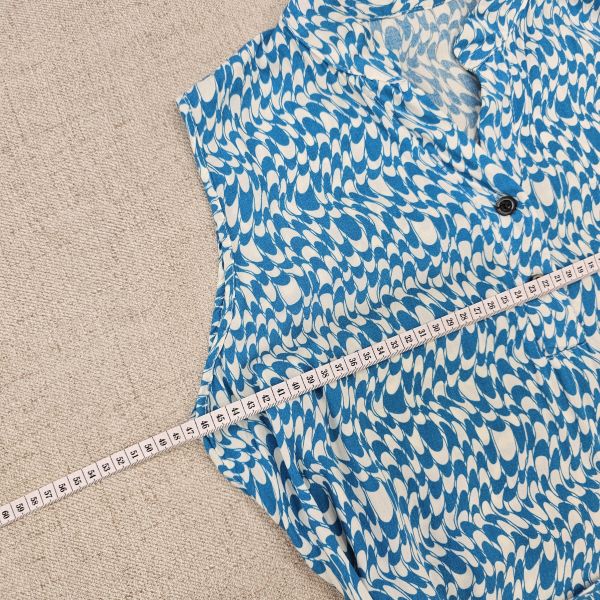 藍無袖薄款印花洋裝 二手女裙褲 / 長裙短裙 / 長褲短褲 / 穿搭推薦 / 高CP服飾