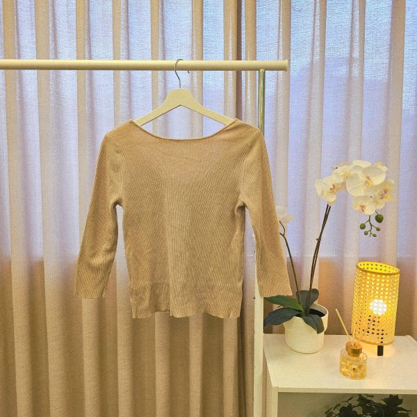 淺卡其七分袖菱型排釦上衣 女上衣 / 二手女裝 / 穿搭