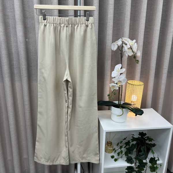 淺卡其直筒休閒褲 二手女裙褲,長褲,穿搭推薦,高CP服飾,二手長褲,氣質穿搭,正式穿搭,休閒服裝,卡其長褲,舒適好穿,百搭長褲,西裝褲