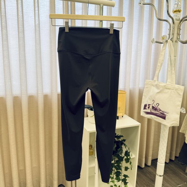 鐵灰色瑜珈褲 二手女裙褲,長裙,短裙,長褲,短褲,穿搭推薦,高CP服飾,洋裝,吊帶褲,吊帶裙 適合日常 /運動/瑜珈/健身/皮拉提斯