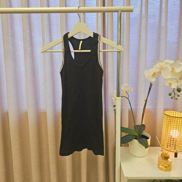 黑挖背亮片包邊背心 女上衣 / 二手女裝 / 穿搭