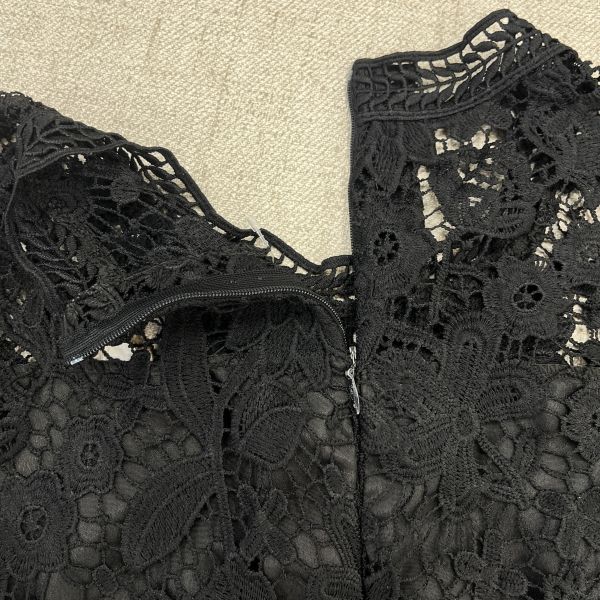 黑蕾絲氣質短洋裝 二手女裝/ 短裙  / 穿搭推薦 / 高CP服飾/蕾絲/洋裝/夏季/氣質