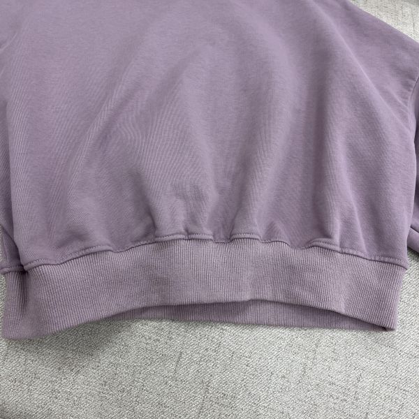 紫短版大學T 女上衣,二手女裝,穿搭,上衣,短版上衣,冬日上衣,冬日穿搭,溫柔系穿搭,韓系上衣,韓系穿搭,日常穿搭