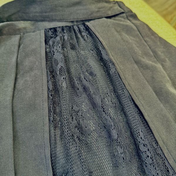 蕾絲滾邊黑色通勤百搭西裝長裙 女上衣 / 二手女裝 / 穿搭/A字 / 寬鬆 /傘狀裙擺韓系簡約寬鬆風 / 上班通勤風