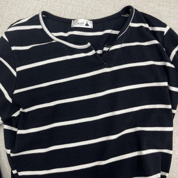 黑白條紋休閒風連身洋裝 二手女裙褲 / 長裙短裙 / 長褲短褲 / 穿搭推薦 / 高CP服飾 /貼身 /合身 /洋裝 /韓系簡約寬鬆風 / 溫柔氣質風 / 慵懶隨性風 / 極簡質感風 /洋裝 /連身裙