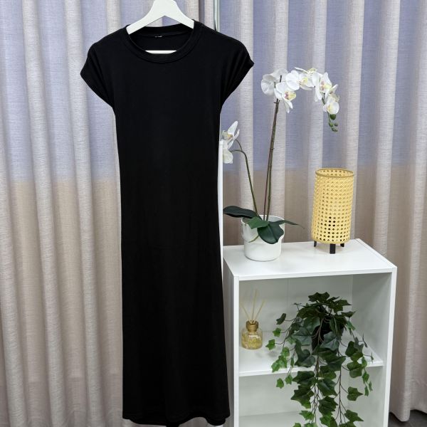 黑色小性感背後簍空日常長裙 二手女裙褲 / 長裙短裙 / 長褲短褲 / 穿搭推薦 / 高CP服飾/貼身 /合身 / 合肩 / 長版/洋裝/ A字 /包臀裙 / 收腰/ 韓系簡約寬鬆風 / 溫柔氣質風