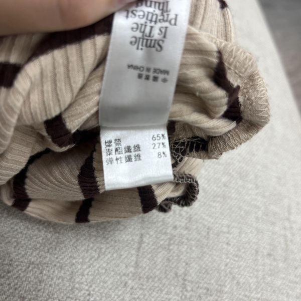 條紋高領短版T 女上衣,二手女裝,穿搭,上衣,條紋長袖,條紋上衣,高領長袖,高領上衣,高領冬衣,冬日穿搭,韓系穿搭,溫柔穿搭,氣質穿搭,短版上衣,短版長袖