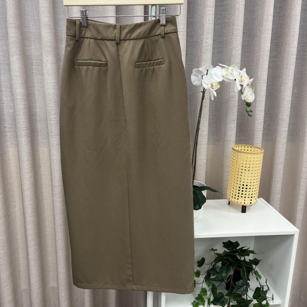 卡其色通勤西裝裙 二手女裙褲 / 長裙短裙 / 長褲短褲 / 穿搭推薦 / 高CP服飾/直筒/A字/寬鬆 / 綁帶設計 / 寬鬆直筒 / 開衩設計