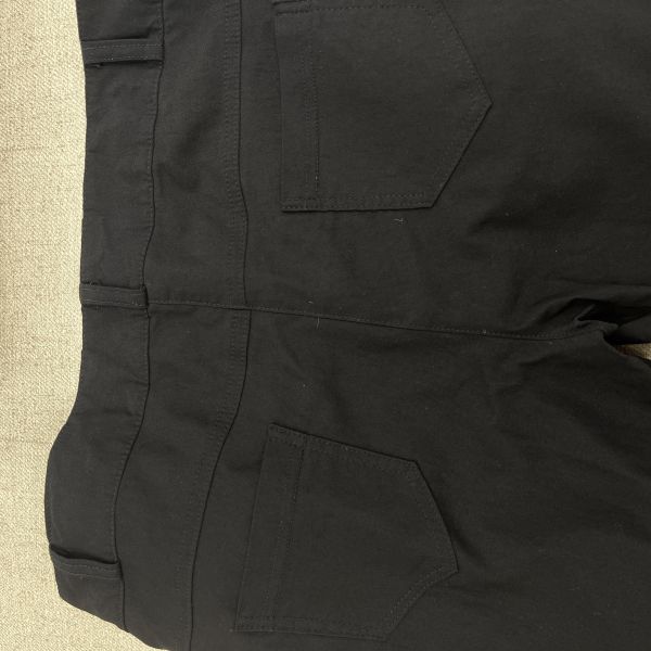 黑色休閒長褲 二手女裙褲,長褲短褲,穿搭推薦,高CP服飾,日常穿搭,休閒穿搭,面試穿搭,上班穿搭,工裝褲,休閒長褲,直筒褲,黑色長褲,耐穿,耐髒