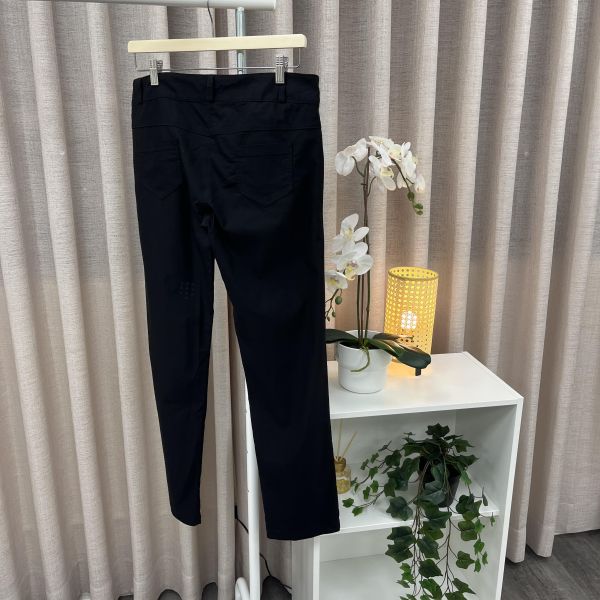 休閒黑色長褲 二手女裙褲,長褲短褲,穿搭推薦,高CP服飾,日常穿搭,休閒穿搭,面試穿搭,上班穿搭,工裝褲,休閒長褲,直筒褲,黑色長褲,耐穿,耐髒