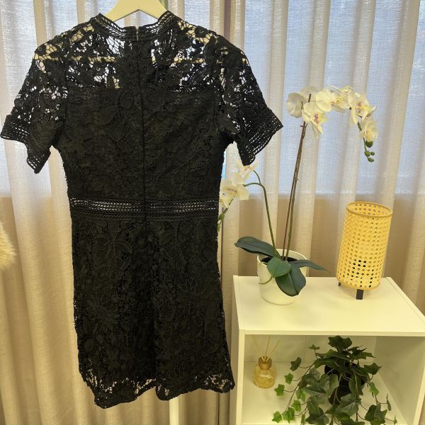 黑蕾絲氣質短洋裝 二手女裝/ 短裙  / 穿搭推薦 / 高CP服飾/蕾絲/洋裝/夏季/氣質