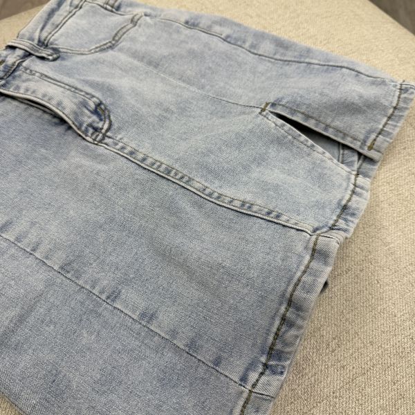 開岔牛仔短裙 二手女裙褲,長裙,短裙,長褲,短褲,穿搭推薦,高CP服飾,洋裝,吊帶褲,吊帶裙 牛仔裙