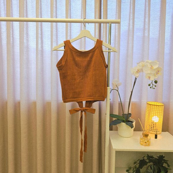 濃橘坑條交叉綁帶細肩外搭背心 女上衣 / 二手女裝 / 穿搭