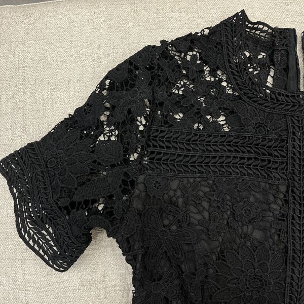 黑蕾絲氣質短洋裝 二手女裝/ 短裙  / 穿搭推薦 / 高CP服飾/蕾絲/洋裝/夏季/氣質