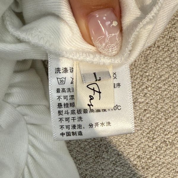 白平口荷葉下擺上衣 女上衣,二手女裝,穿搭,上衣,外套,襯衫