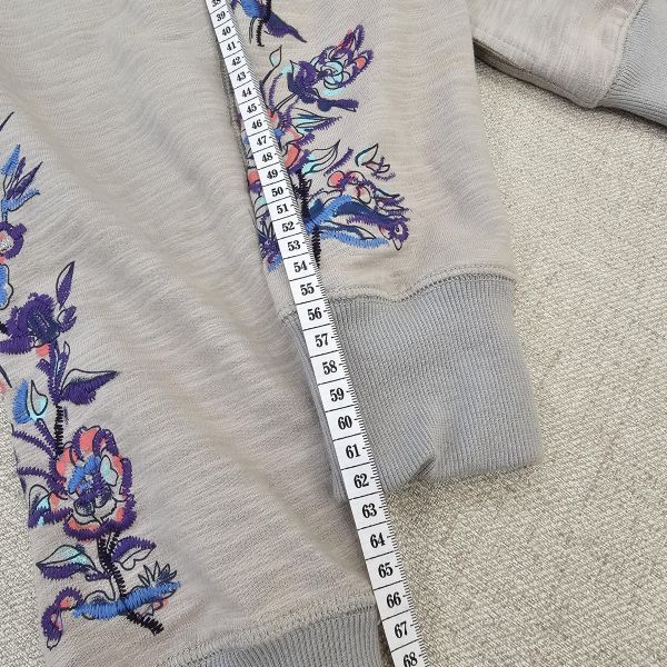 灰咖重工刺繡連帽外套 