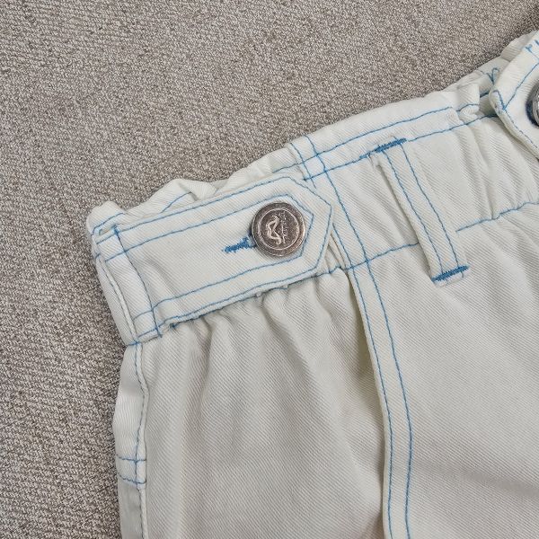 白色藍車線小鬍子logo短褲 二手女裙褲 / 長褲短褲 / 穿搭推薦 / 高CP服飾