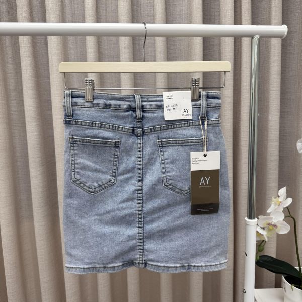 開岔牛仔短裙 二手女裙褲,長裙,短裙,長褲,短褲,穿搭推薦,高CP服飾,洋裝,吊帶褲,吊帶裙 牛仔裙