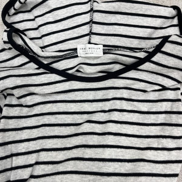 休閒風黑白條紋運動連帽長洋裝 二手女裙褲 / 長裙短裙 / 長褲短褲 / 穿搭推薦 / 高CP服飾 /寬鬆 / 長版 /洋裝 /寬鬆直筒 / 韓系簡約寬鬆風 /極簡質感風 /連帽長裙