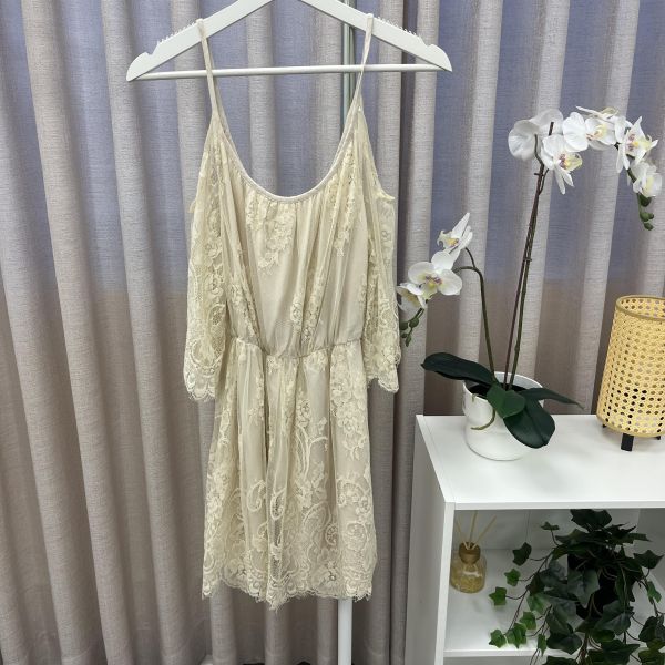 淺黃氣質感短裙 二手女裙褲,長裙,短裙,長褲,短褲,穿搭推薦,高CP服飾,洋裝,吊帶褲,吊帶裙 碎花