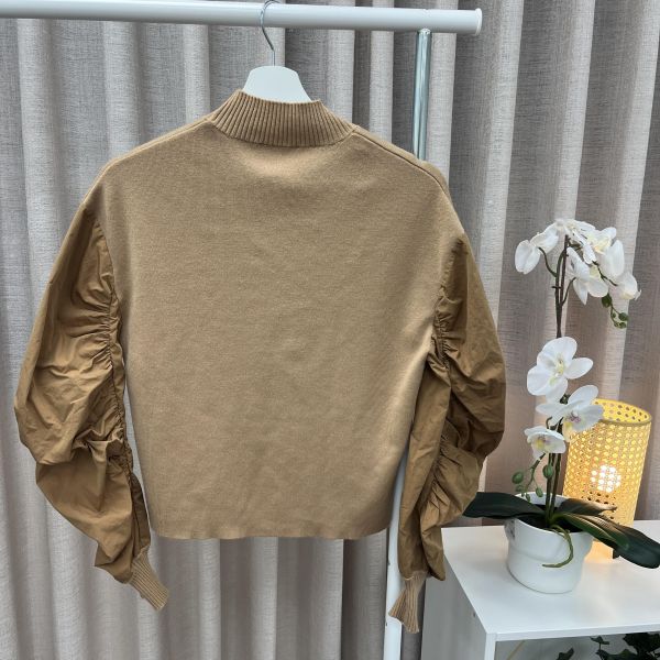 咖色抓皺袖設計上衣 女上衣,二手女裝,穿搭,上衣,外套,襯衫 抓皺 澎袖