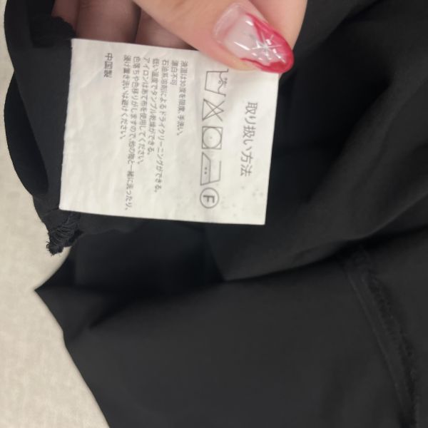 細肩帶黑色寬鬆外搭長洋裝 二手女裙褲 / 長裙短裙 / 長褲短褲 / 穿搭推薦 / 高CP服飾/寬鬆長版 / 慵懶隨性風 /寬鬆 / Oversize /長版/洋裝/ 寬鬆 / 韓系簡約寬鬆風 /  溫柔氣質風