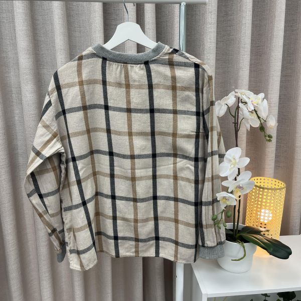 卡其色格子大學T 女上衣,二手女裝,穿搭,上衣,格子衫,日系穿搭,日常穿搭,舒適好穿,鹽系穿搭,冬日穿搭,春季穿搭