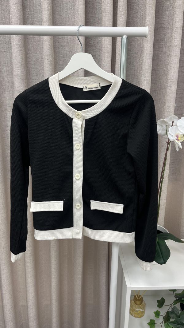 黑色韓系約會風百搭小外套 女上衣 / 二手女裝 / 穿搭 /外套 /貼身 /合身 /短版 /合身剪裁 / 短版外套 /溫柔氣質風 / 極簡質感風