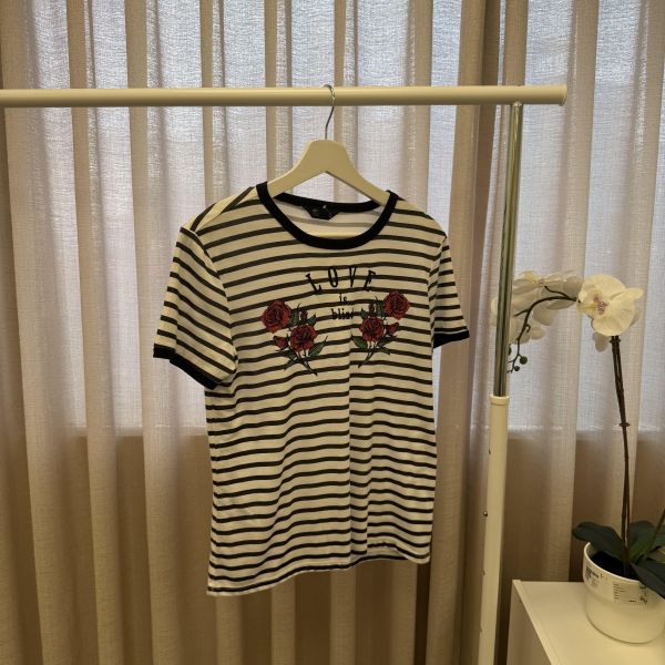 黑白條紋玫瑰上衣 女上衣,二手女裝,穿搭,上衣,外套,襯衫