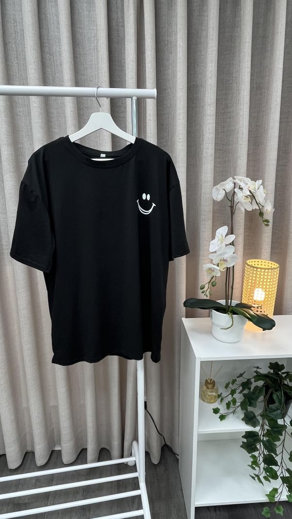 微笑長版T 女上衣,二手女裝,穿搭,上衣,長版T,日常穿搭,休閒穿搭,舒適好穿