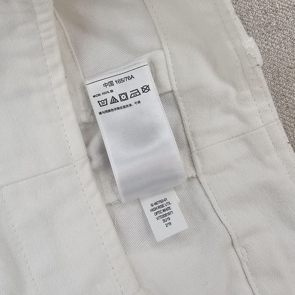 白色高腰排扣顯瘦短褲 二手女裙褲 / 長裙短裙 / 長褲短褲 / 穿搭推薦 / 高CP服飾