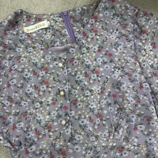 紫色碎花洋裝 二手女裙,長裙,短裙,穿搭推薦,高CP服飾,洋裝,約會穿搭,氣質穿搭,出遊穿搭,氣質長裙,紫色長裙,碎花裙