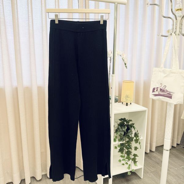 黑色燈芯絨休閒長褲 二手女裙褲,長裙,短裙,長褲,短褲,穿搭推薦,高CP服飾,洋裝,吊帶褲,吊帶裙 燈芯絨 開岔