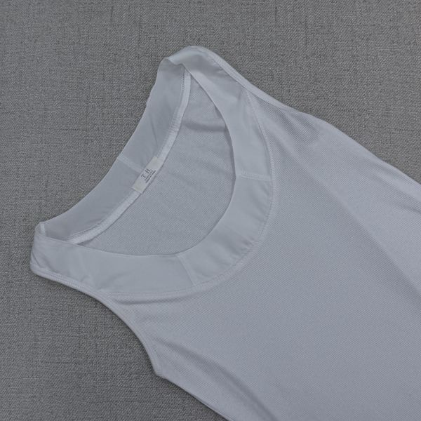 簡約純白無袖時尚背心 女上衣 / 二手女裝 / 穿搭/寬鬆 / Oversize / 無袖/韓系簡約寬鬆風 / 慵懶隨性風 / 極簡質感風 /背心/休閒