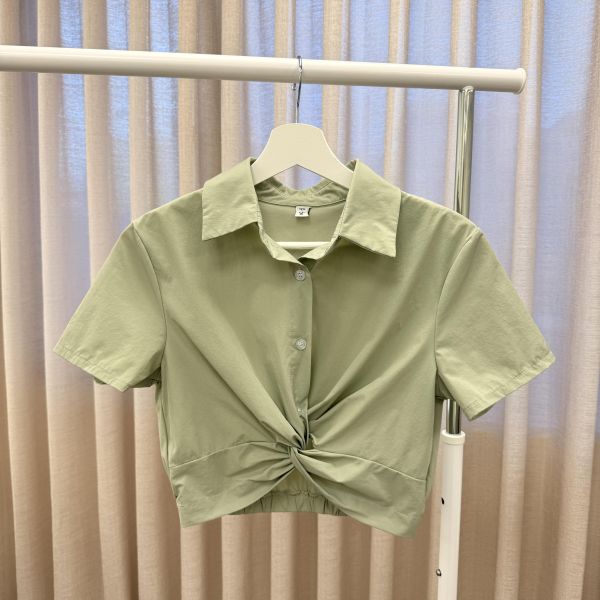 淺綠扭結短版上衣 女上衣,二手女裝,穿搭,上衣,外套,襯衫