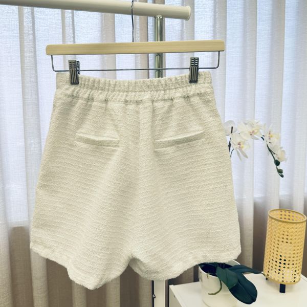 小香風白色名媛款短褲 二手女裙褲,長裙,短裙,長褲,短褲,穿搭推薦,高CP服飾,洋裝,吊帶褲,吊帶裙