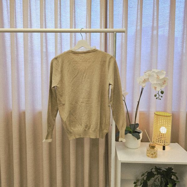 卡其薄紗邊V領針織衫 女上衣 / 二手女裝 / 穿搭