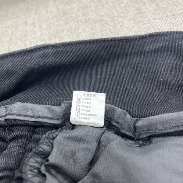 高腰A字黑褲 二手女裙褲,短褲,穿搭推薦,高CP服飾,熱褲,高腰短褲,黑色短褲,夏日穿搭,日常穿搭,休閒服飾,美式街頭風,抽繩設計